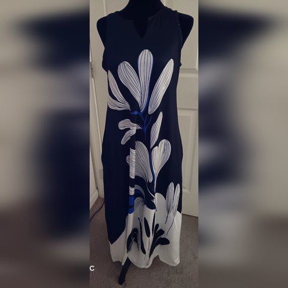 Floral sleeveless black, white, and blue full-length Pocket Dress Women's Size S - Picture 1 of 5